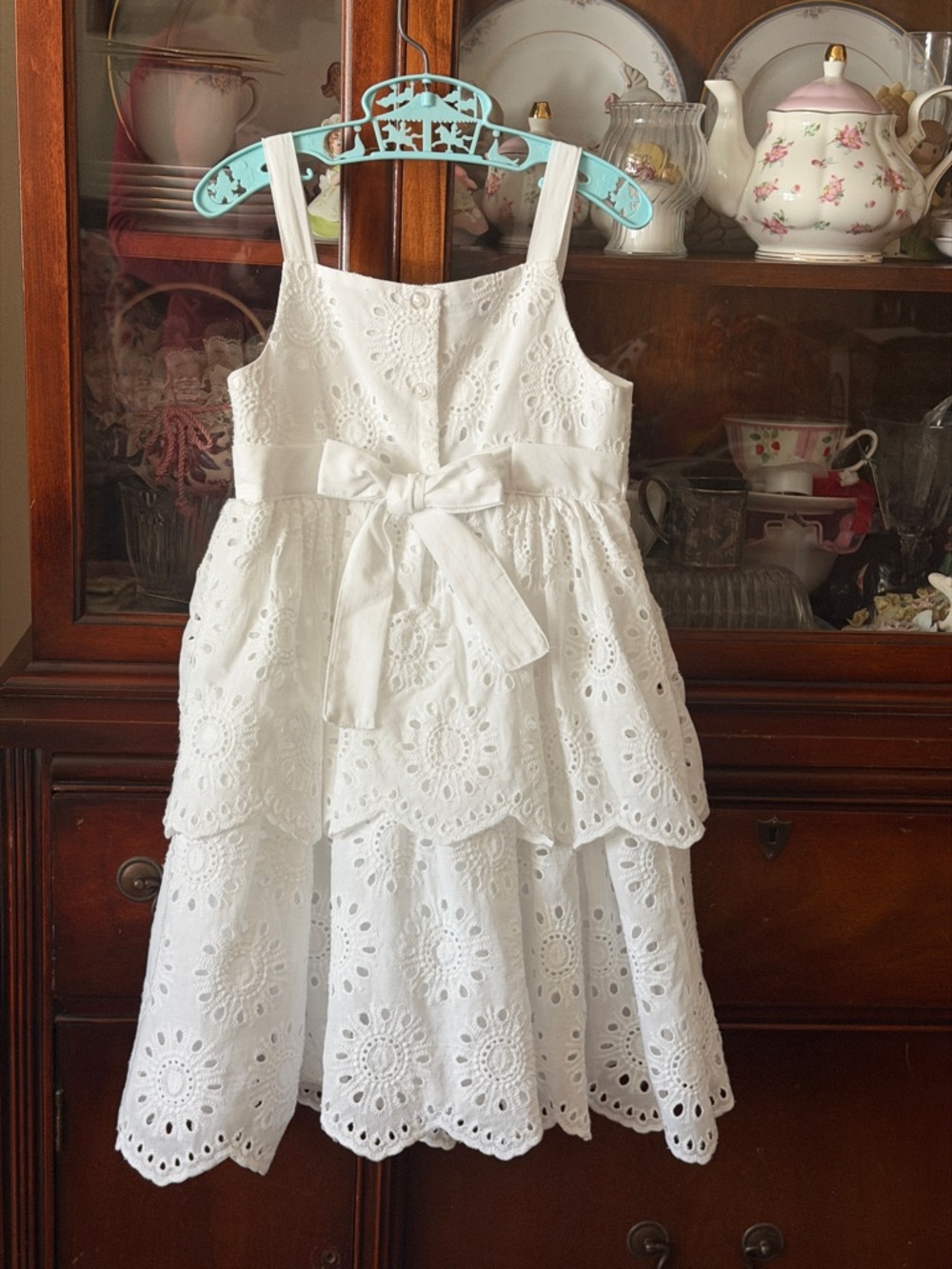 White Eyelet Girls Dress NWT’s - Picture 7 of 14